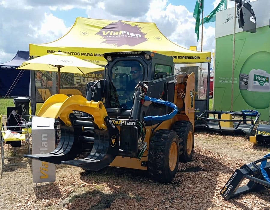 Garra para postes de VialPlan en Expoagro
