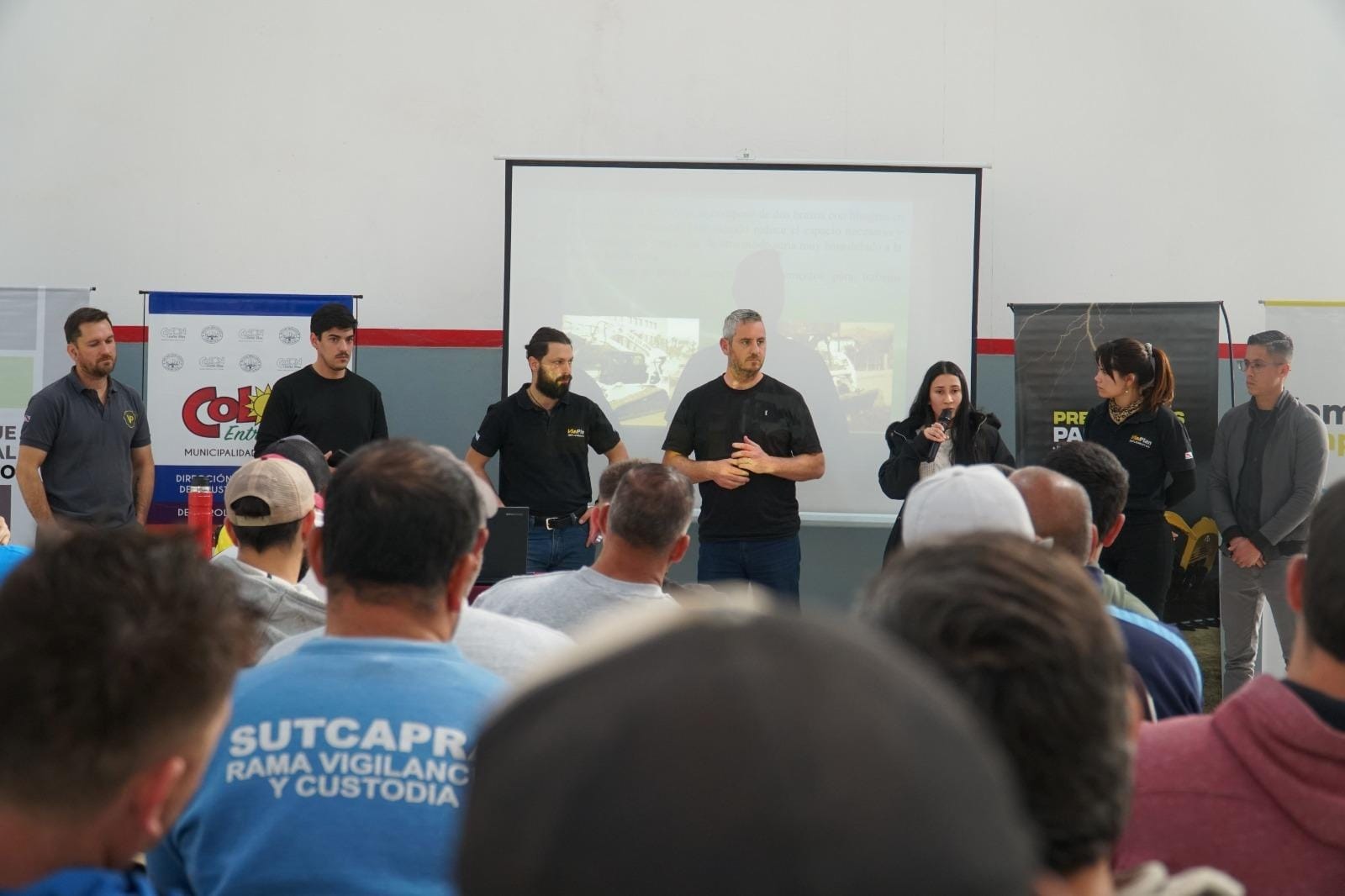 Autoridades de la Municipalidad de Colón presente en el curso de uso y mantenimiento de minicargadoras de VialPlan
